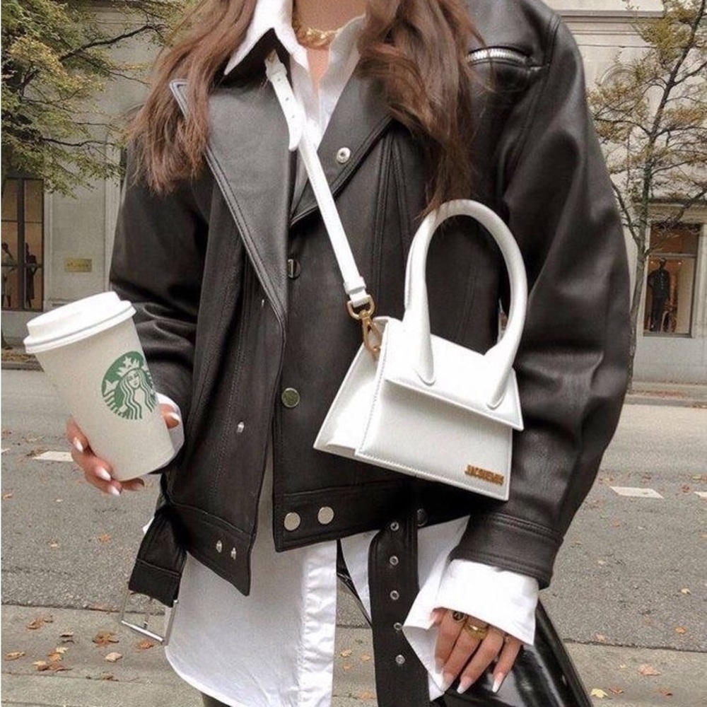 Jacquemus Le Chiquito Moyen Bag